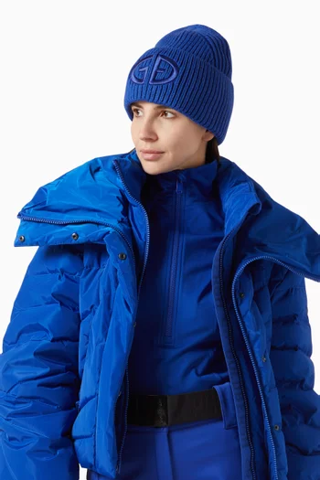 قبعة بيني فاليري منسوجة بشعار الماركة بملمس بارز