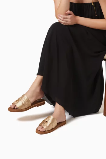 حذاء مفتوح وودي بشعار الماركة ستان