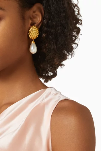 Knot & Pearl Dop Clip-on Earrings in 22kt Gold-plated Brass