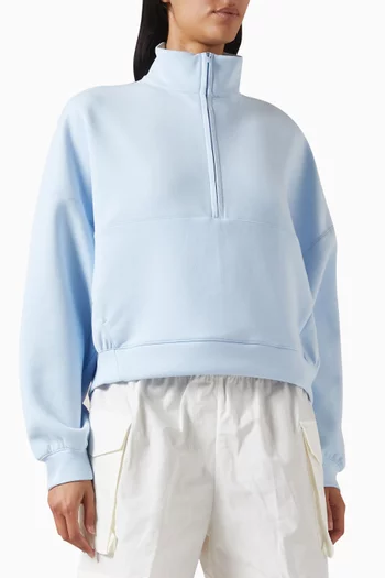 بلوزة 24.7‏ بقصة فضفاضة وتقنية Dri-FIT‏ قماش امبوسبلي سوفت