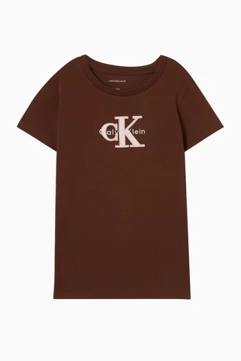 تي شيرت بقصة ضيقة وشعار الماركة قطن