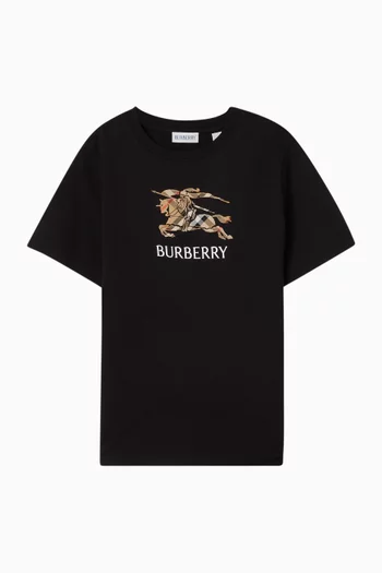 تي شيرت برقعة بشعار الفروسية ونقشة مربعات قطن