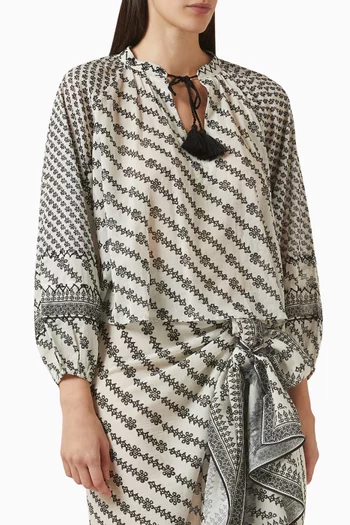 بلوزة لافنت مطرزة وكشكش