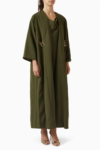 طقم عباية مزين بتطريزات