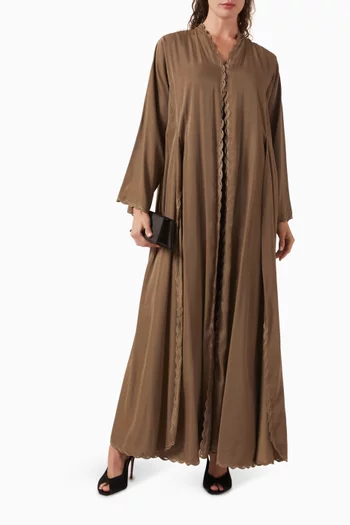 عباية بشريط مطرز