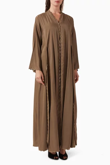 عباية بشريط مطرز