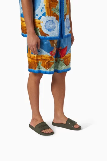 حذاء مفتوح بشعار الماركة مطاط