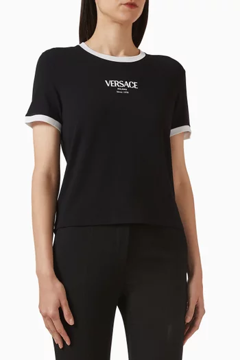 تي شيرت بطبعة شعار الماركة جيرسيه