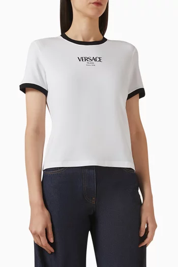 تي شيرت بطبعة شعار الماركة جيرسيه