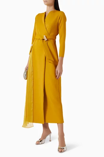 فستان بحزام وطيّات شيفون وكريب