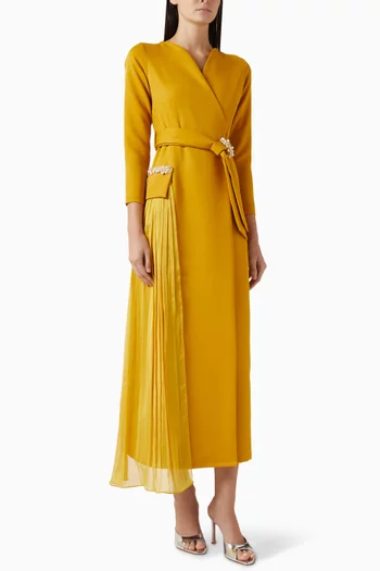 فستان بحزام وطيّات شيفون وكريب