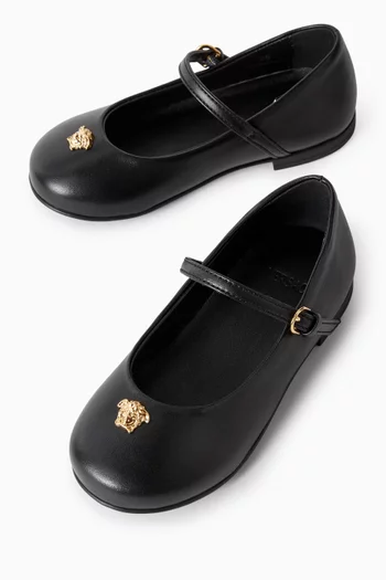 حذاء سهل الارتداء بشعار الماركة جلد