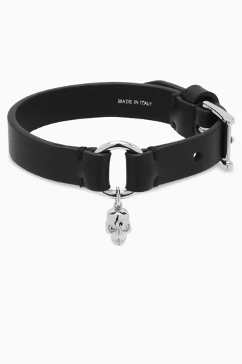 سوار بحلقة وحلية جمجمة