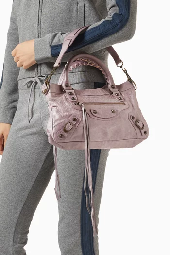 حقيبة كتف فيرست سيتي من الألفينيات جلد بتفاصيل ممزقة