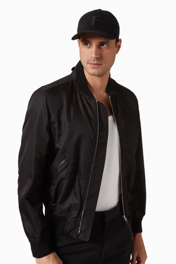 كاب بيسبول مطرز بشعار الماركة قنب