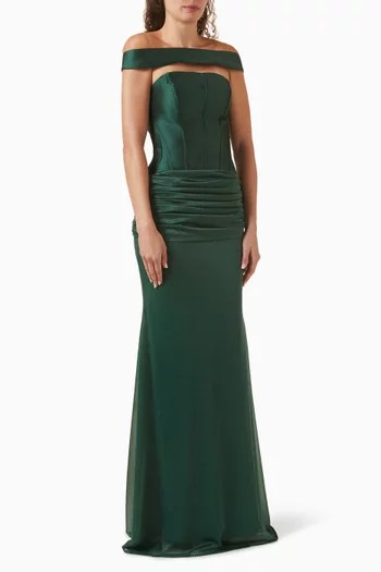 فستان طويل بتصميم مشّد بأكتاف مكشوفة