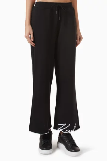 بنطال رياضي بحافة مطرزة بشعار الماركة