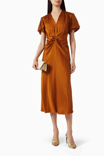 فستان بفتحة رقبة على شكل حرف V بكشكش كريب ستان