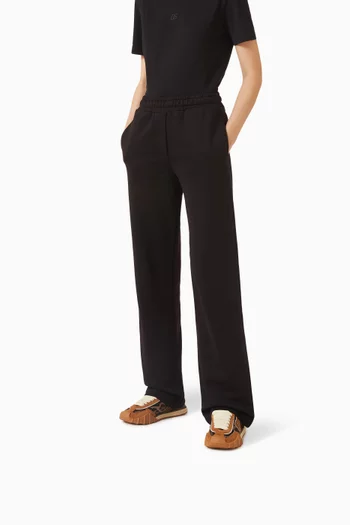 سنيكرز أثيليتيك بحرفي DG ونقشة جلد الفهد