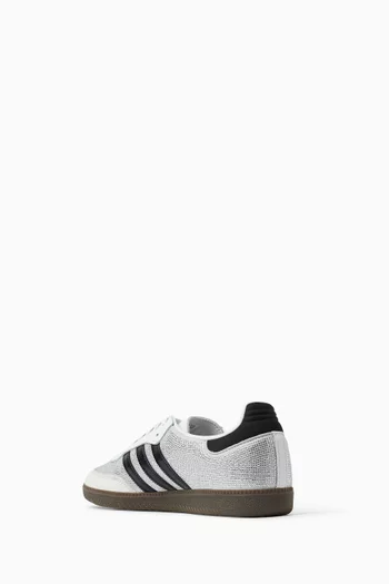 سنيكرز سامبا او جي بتصميم مرصع بأحجار الراين أسفل الكاحل