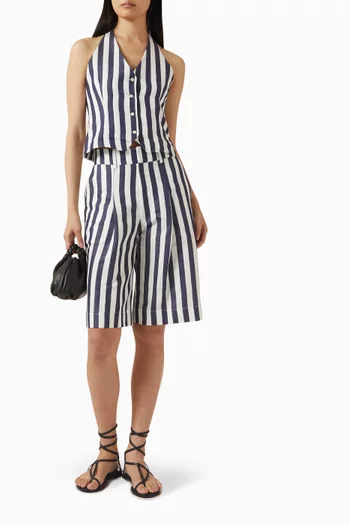 بنطال برمودا بنقشة مخططة