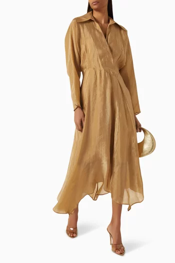 فستان مزين بفتحة