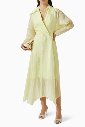 فستان مزين بفتحات