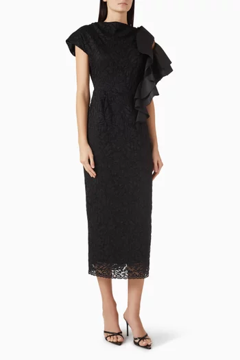 فستان بفتحة رقبة شكل حرف V في الخلف وكشكش دانتيل