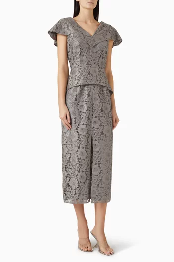 فستان بفتحة رقبة شكل V دانتيل