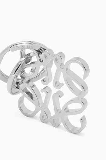 سلسلة مفاتيح بشعار الماركة نحاس