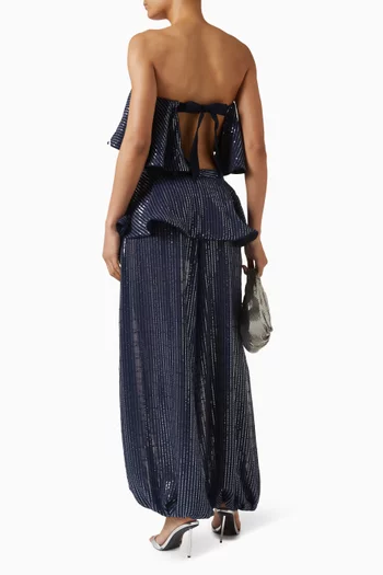 بلوزة بكشكش ومطرزة بالترتر