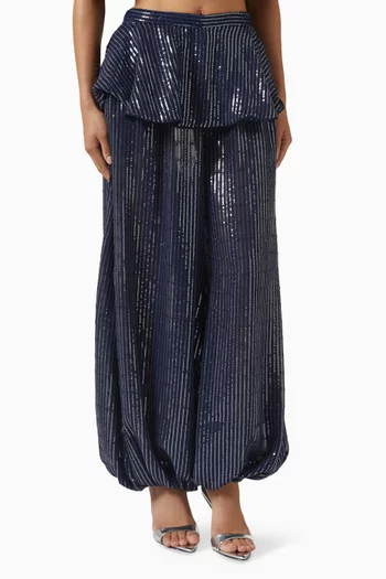 بنطال بخصر على شكل جرس ومطرز بالترتر