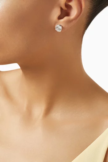 أقراط مرصعة بالماس ذهب أبيض عيار 18