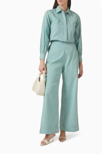 قميص مزين بتطريزات