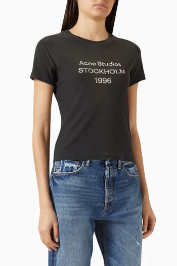 تي شيرت بطبعة شعار الماركة قطن وقنب