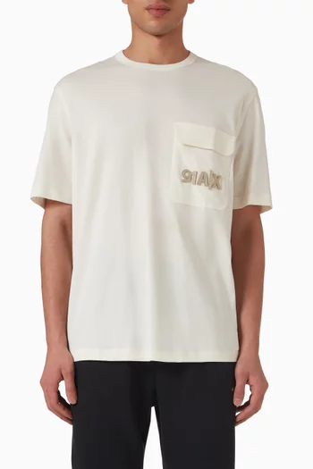 تي شيرت ناينتي وان بشعار الماركة قطن