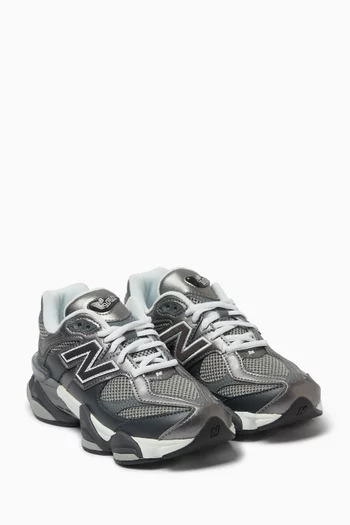 9060 Sneakers