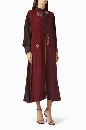 فستان متوسط الطول بتطريزات