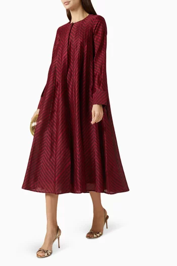 فستان متوسط الطول بنقشة خطوط شيفرون متعرجة