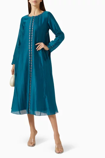 فستان متوسط الطول بحواف مطرزة