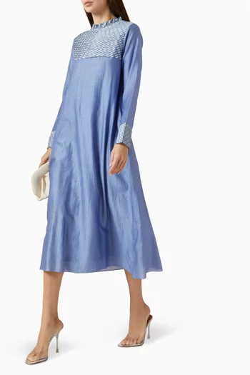 فستان متوسط الطول بتطريزات