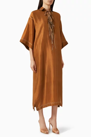 فستان بأربطة