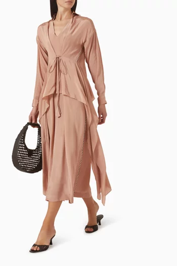 فستان بتصميم مقسم لأجزاء بدرابيه