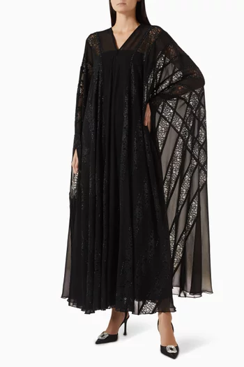 عباية بكاب مزين بتطريزات زهور