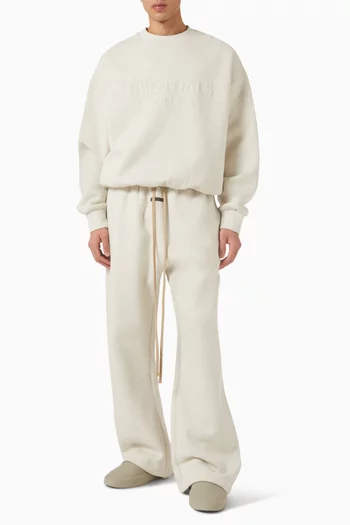 سويت شيرت كلاسيكي بفتحة رقبة مستديرة وشعار الماركة البارز صوف