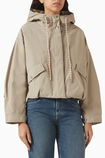 جاكيت أوكالبتوس بغطاء رأس وتصميم قصير مبطّن بالزغب