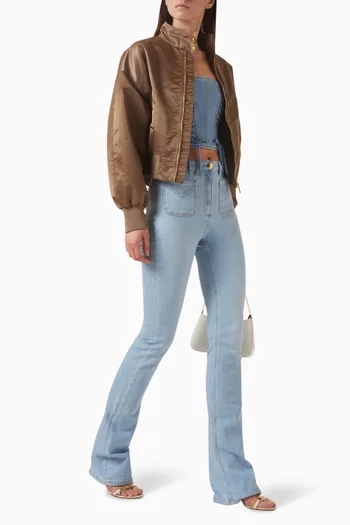 بنطال جينز دينم بقصة واسعة من الأسفل