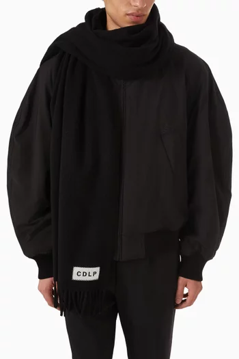 وشاح بحواف منسلة صوف