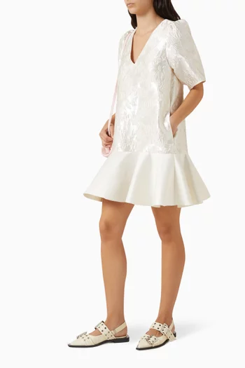 فستان قصير بفتحة رقبة على شكل حرف V‏ ستان كلوكيه