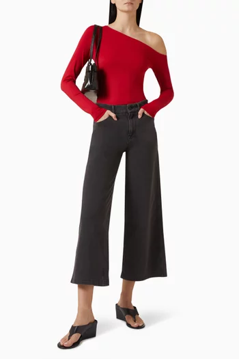 بلوزة خفيفة بكتف مكشوف قماش سكوبا